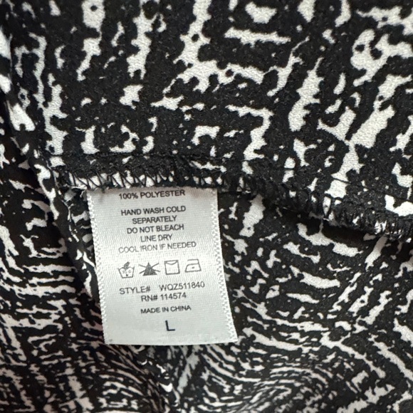 Pleione Monochrome Geometric Women's Blouse - Picture 3 of 6